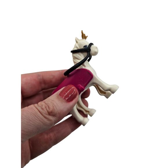 Lego Friends Mias White Horse Animal Figurine White w/ Purple Accessories - Picture 4 of 4